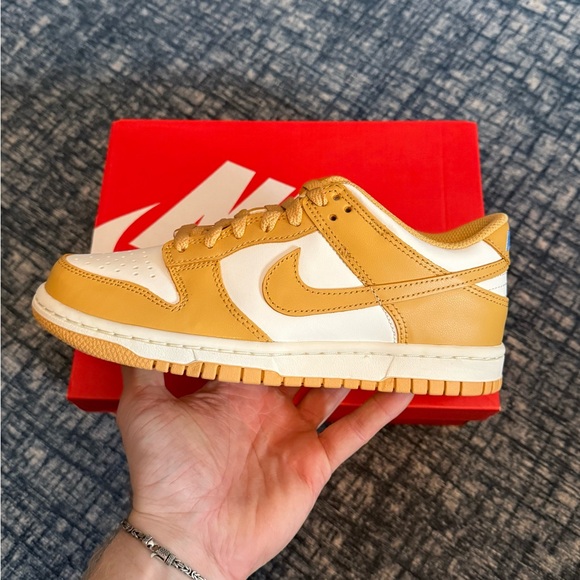 Nike Dunk Low - Picture 2 of 10